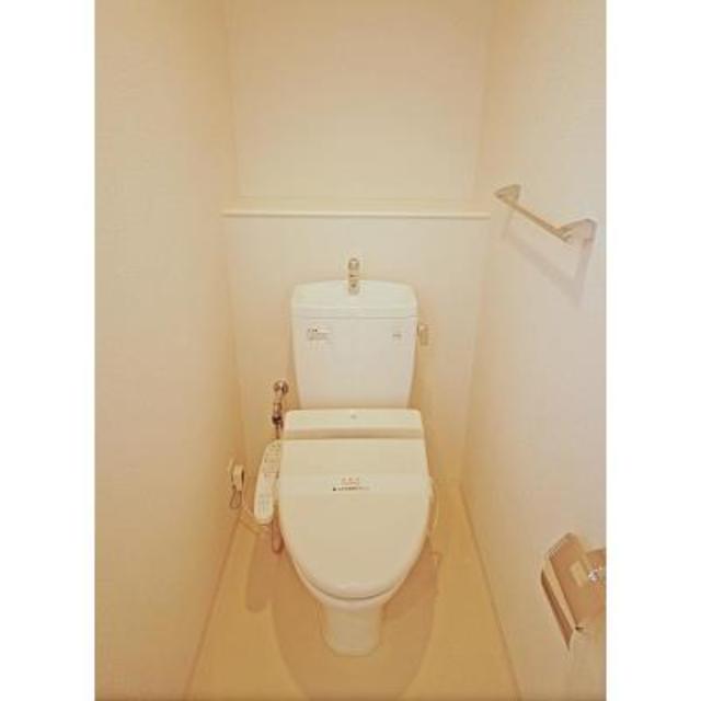 トイレ　※写真は同タイプ住戸です。