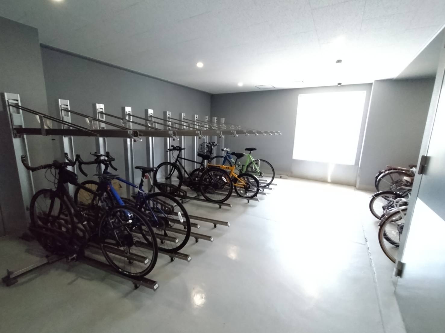 駐車場　駐輪場完備