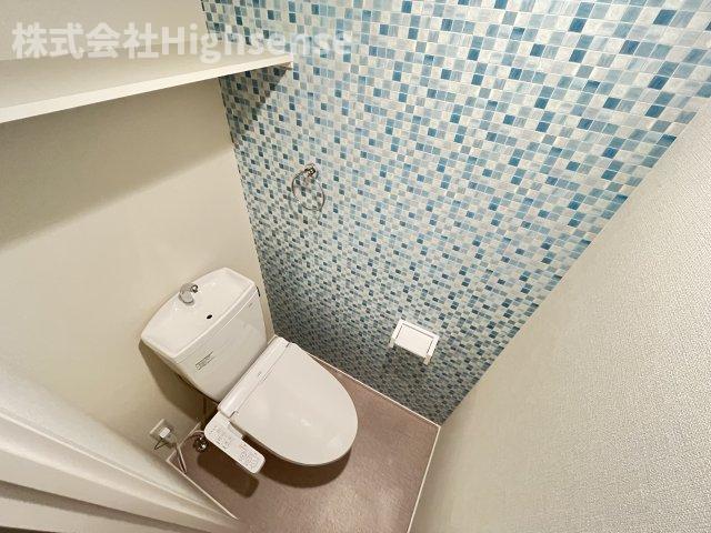 トイレ　落ち着いた色調のトイレです