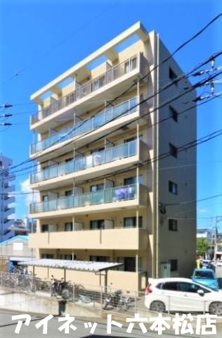 建物外観　最寄り駅徒歩2分圏内の人気マンションです