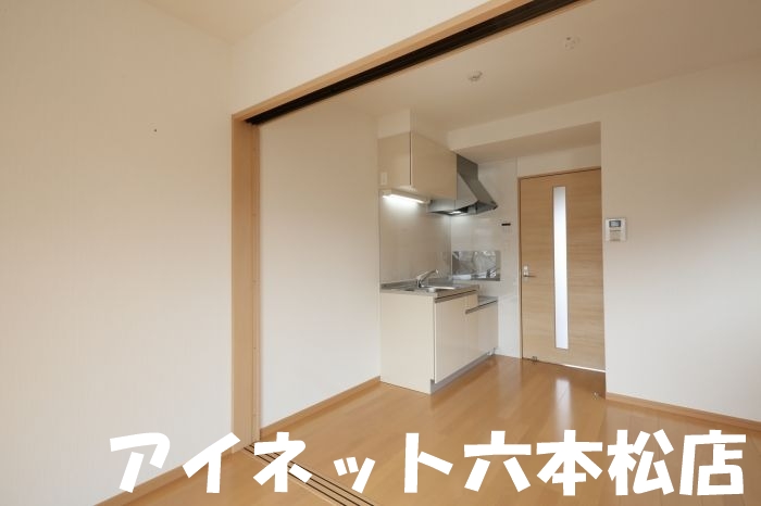 居室・リビング　家具の配置に困らないリビングですね