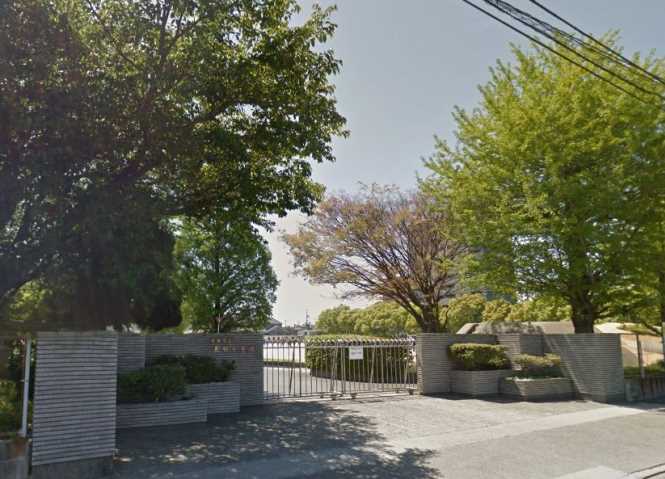 小学校　見初小学校（小学校）まで627m
