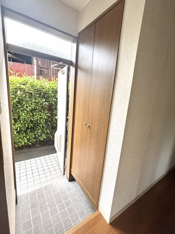 その他　シューズボックス付きの玄関です。