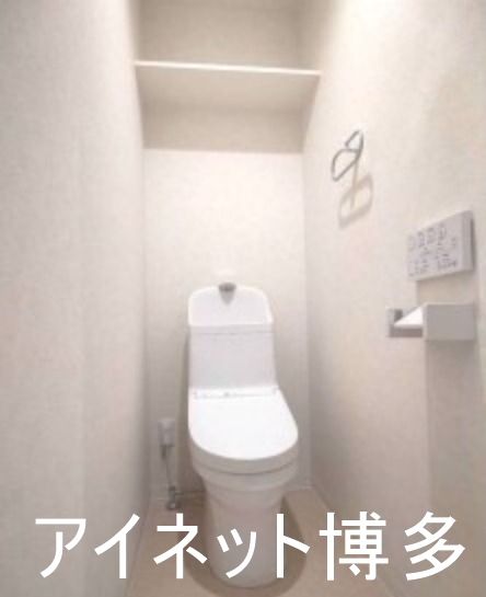 トイレ　ウォシュレット完備。