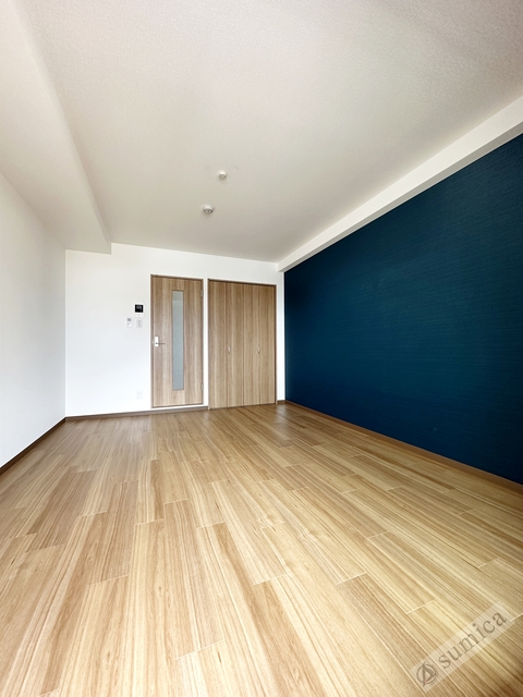 居室・リビング　アクセントクロスがオシャレを演出♪♪