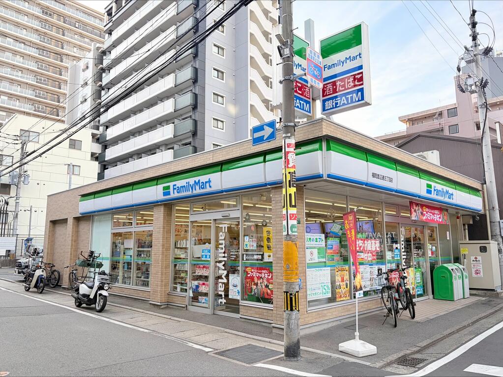 コンビニ　ファミリーマート（コンビニ）まで80m
