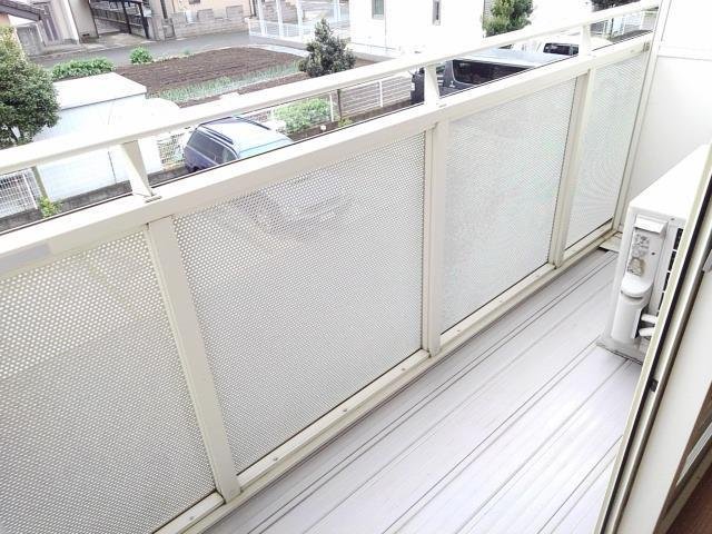 バルコニー　暖かな日差しのふりそそぐバルコニー