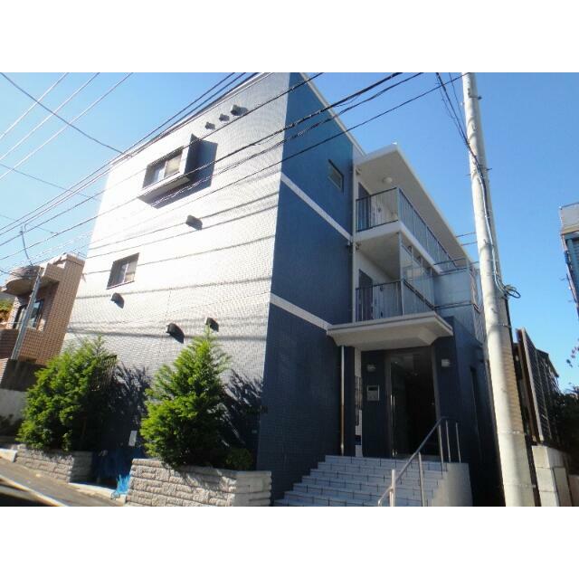 建物外観　鉄筋コンクリート造のがっちりとした建物。