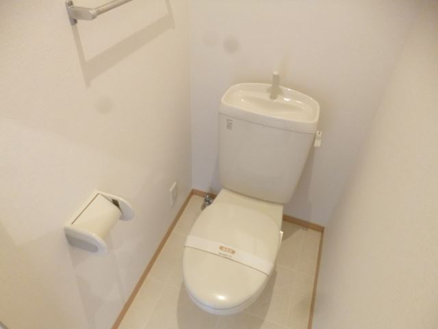 トイレ　温水洗浄便座のトイレです。