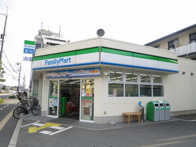 コンビニ　ファミリーマート池田神田店（コンビニ）まで747m