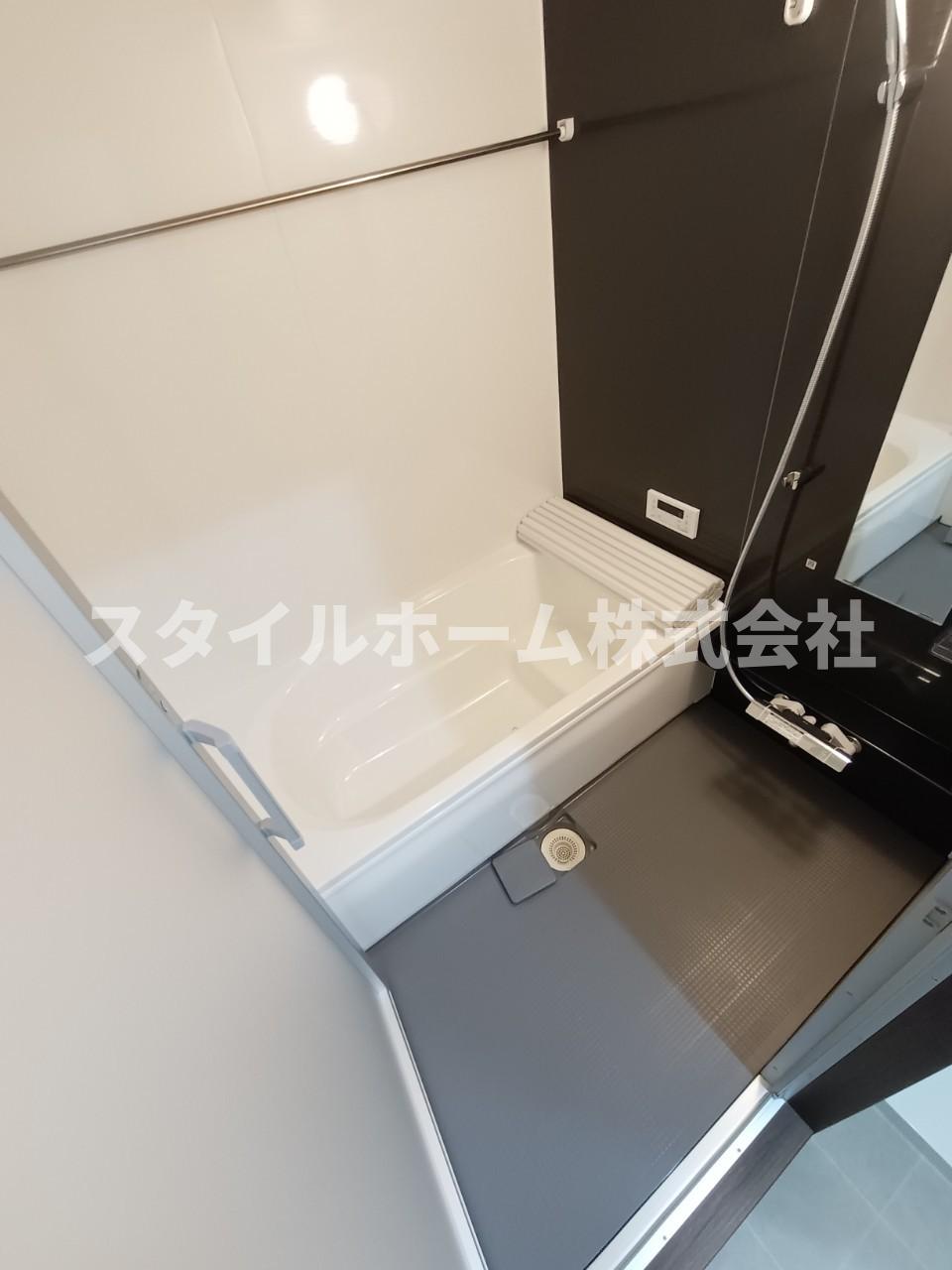 バス・シャワールーム　同建物内別部屋の写真です。