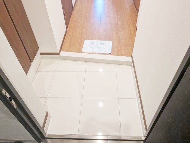 玄関　※同タイプの別のお部屋です。