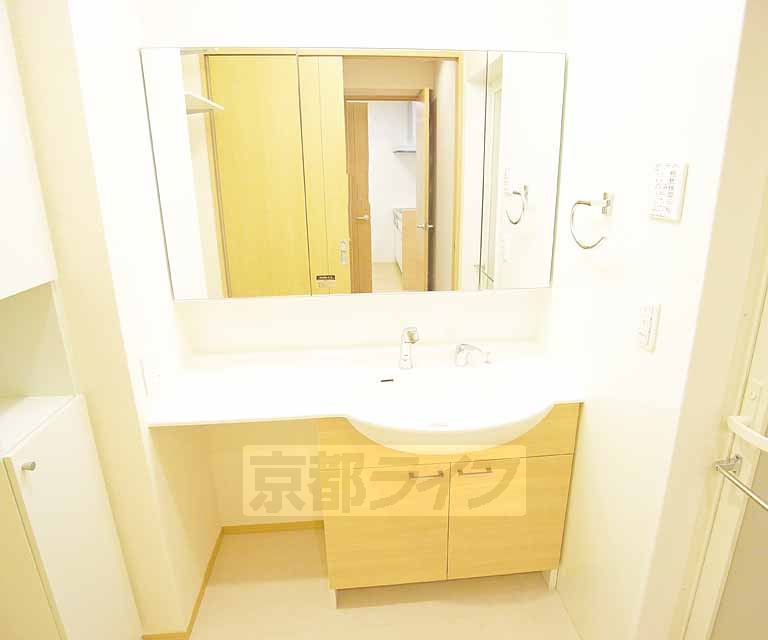 洗面設備　独立洗面台です