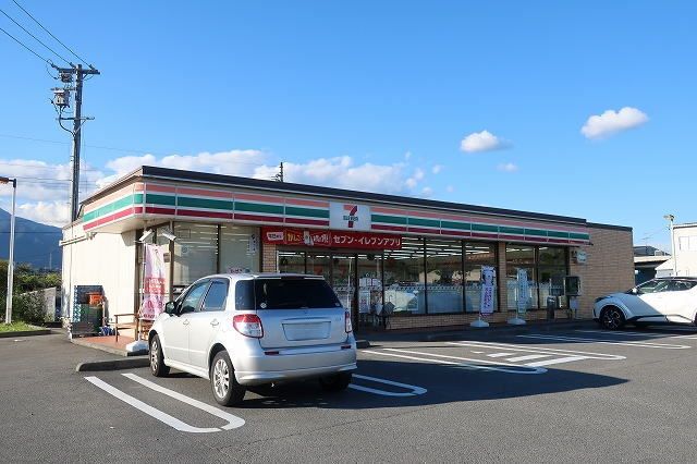 コンビニ　セブンイレブン（コンビニ）まで590m