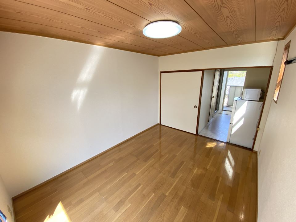 居室・リビング　家具を配置しやすいお部屋です