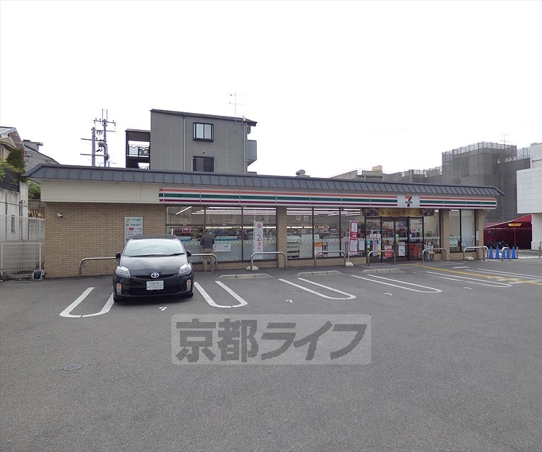コンビニ　セブンイレブン　京都山ノ内赤山町（コンビニ）まで318m