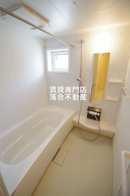 バス・シャワールーム　大きな一坪風呂でゆったり♪浴室乾燥機付き