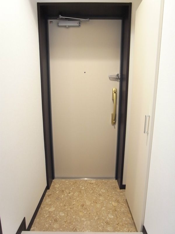玄関　収納もある玄関です