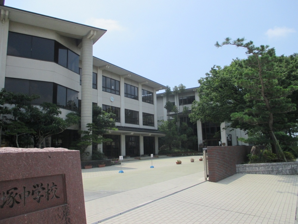 中学校　浜松市立富塚中学校（中学校）まで631m