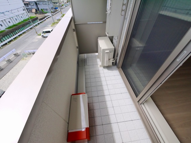 バルコニー　お洗濯にも便利なバルコニー付き