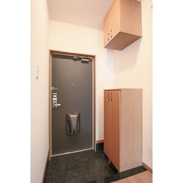 玄関　同じ建物の別なお部屋