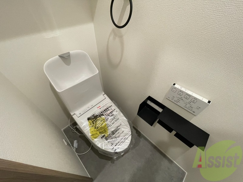 トイレ　トイレはウォシュレット機能付きです。安心して使用できますね。