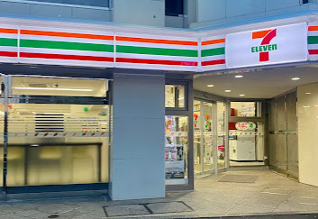 コンビニ　セブンイレブン 中野本町3丁目店（コンビニ）まで294m