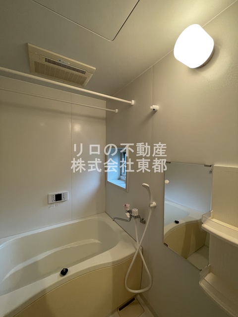 バス・シャワールーム　バスルームは沸かし直せる追焚機能付なので経済的です！