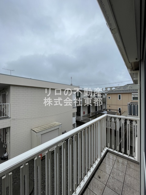 バルコニー　お天気のいい日は外干しもできますね！！