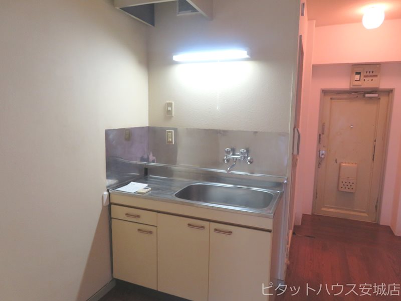 キッチン　同物件別部屋