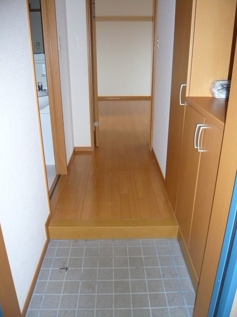 玄関　玄関（参考同型301号室室内写真）