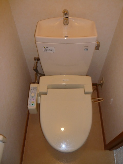 トイレ　温水洗浄暖房便座（参考同型301号室室内写真）