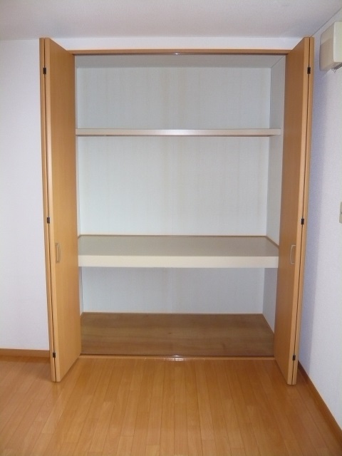 収納　クローゼット（参考同型301号室室内写真）