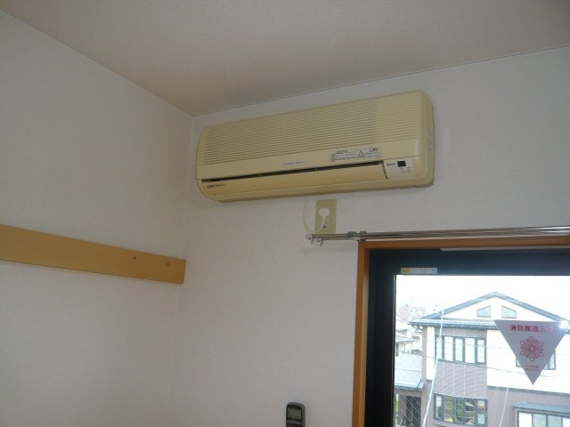 その他設備　エアコン（参考同型301号室室内写真）