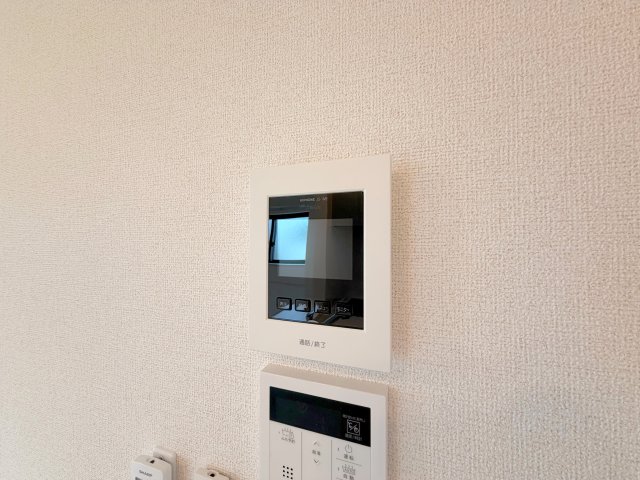 セキュリティ　TVモニターホンで来客が誰か確認してから開けて下さいね