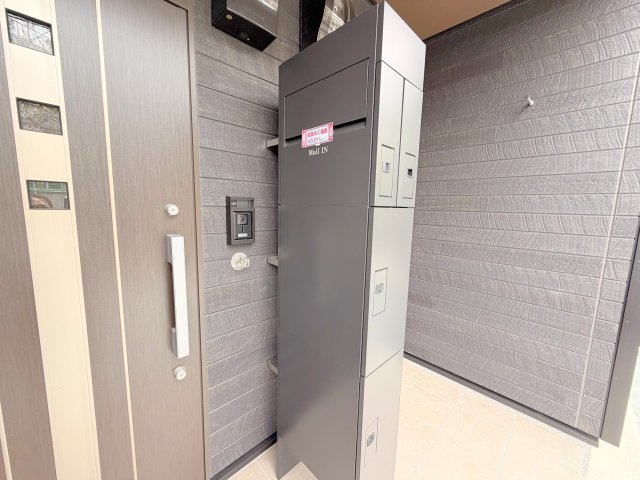 ロビー　ロビーにある各部屋毎のメールボックス。