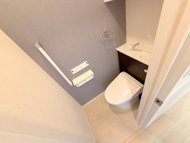 トイレ　綺麗なトイレにはウォシュレット標準装備です。