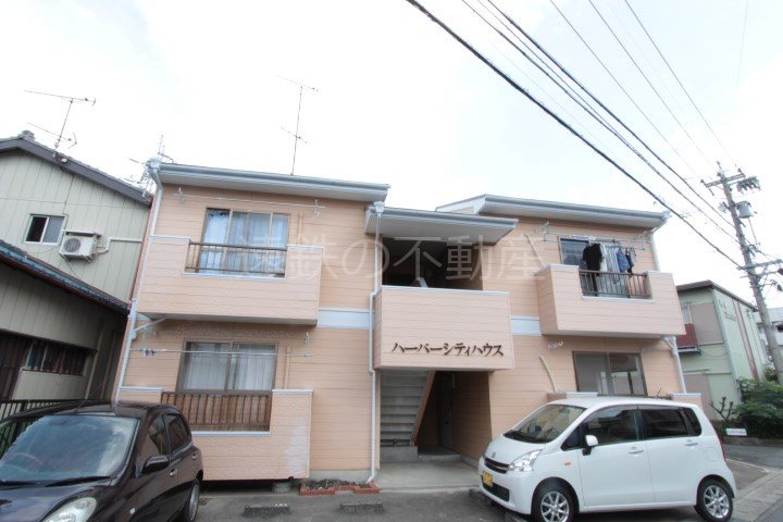 建物外観　高台の立地