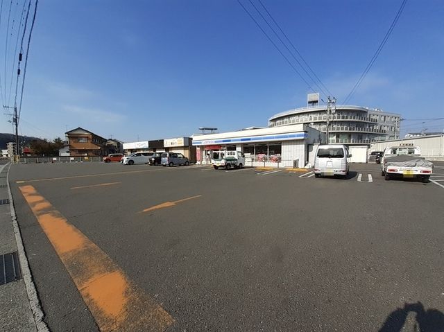 コンビニ　ローソン 高知船岡店（コンビニ）まで650m