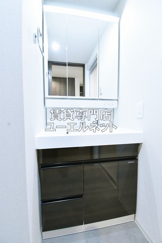 洗面設備　シャワー付洗面台