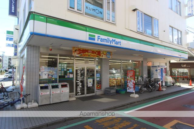 コンビニ　ファミリーマート二和向台駅前店（コンビニ）まで611m