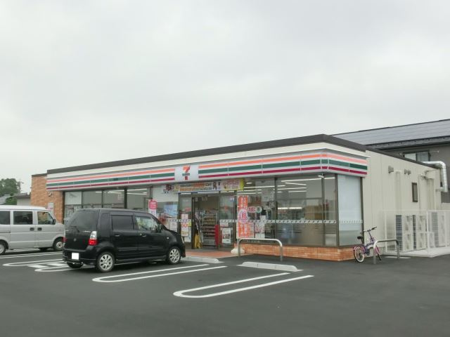 コンビニ　セブンイレブン（コンビニ）まで620m