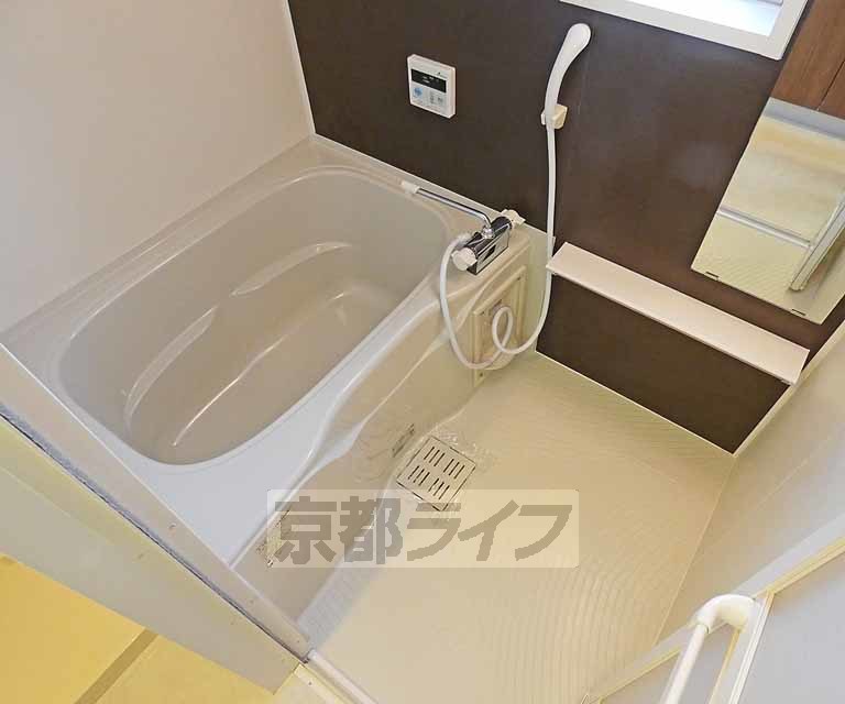 バス・シャワールーム　シンプルな浴室です。