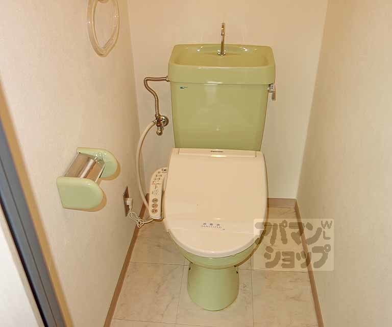 トイレ　３０５号室の室内写真です