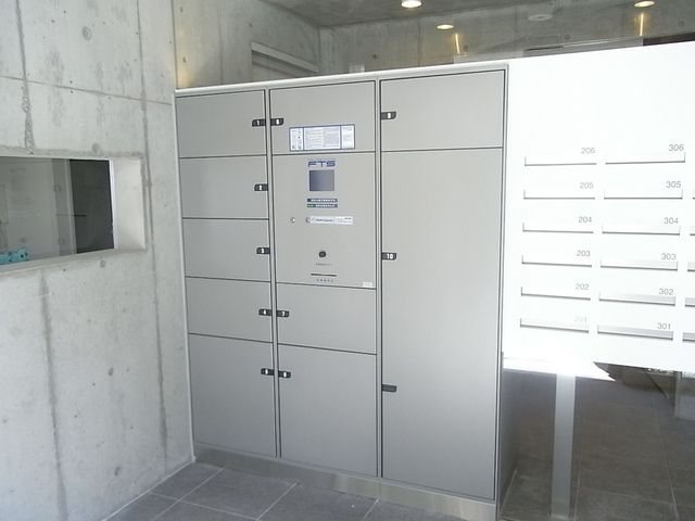 エントランス　忙しい方に嬉しい宅配ボックス
