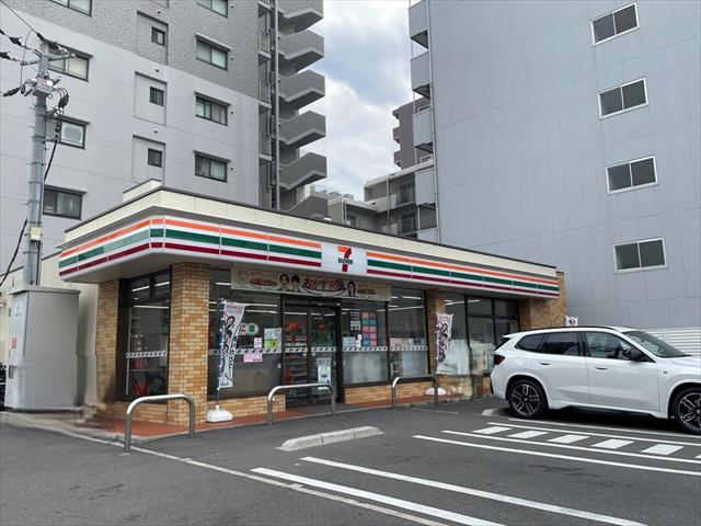 コンビニ　セブンイレブン（コンビニ）まで258m