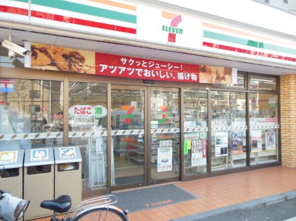 コンビニ　セブンイレブン新宿下落合駅北店（コンビニ）まで58m