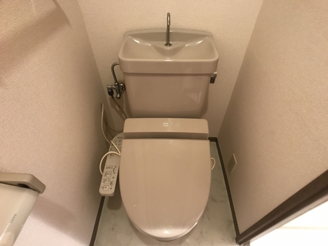 トイレ　温水洗浄暖房便座トイレ