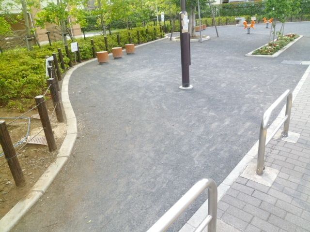 その他　都立祖師谷公園運動広場（その他）まで654m
