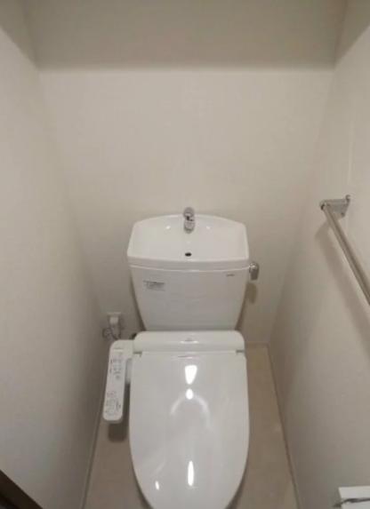 トイレ　※写真は別号室です